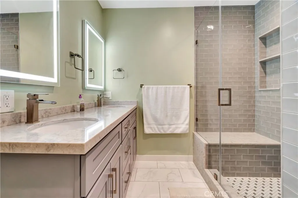 8710 Delgany Avenue 17, Playa Del Rey, California 90293 home-pic-26